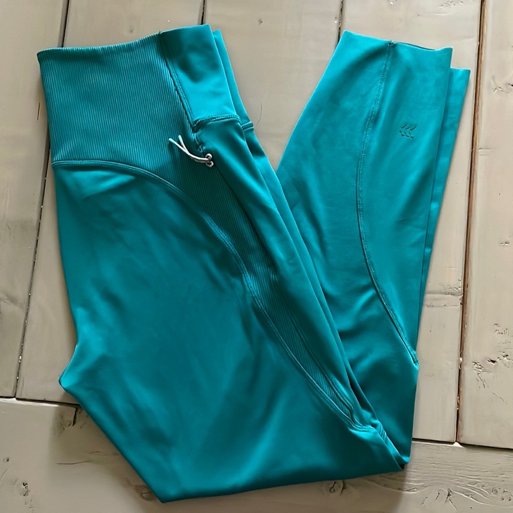 All In Motion athletic capri leggings - size L